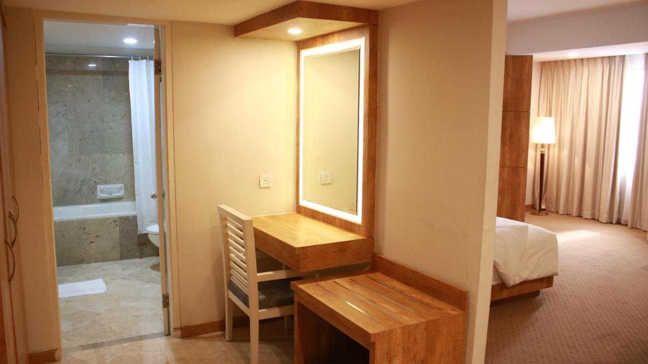 Beverly Hotel Batam Nagoya Exterior foto