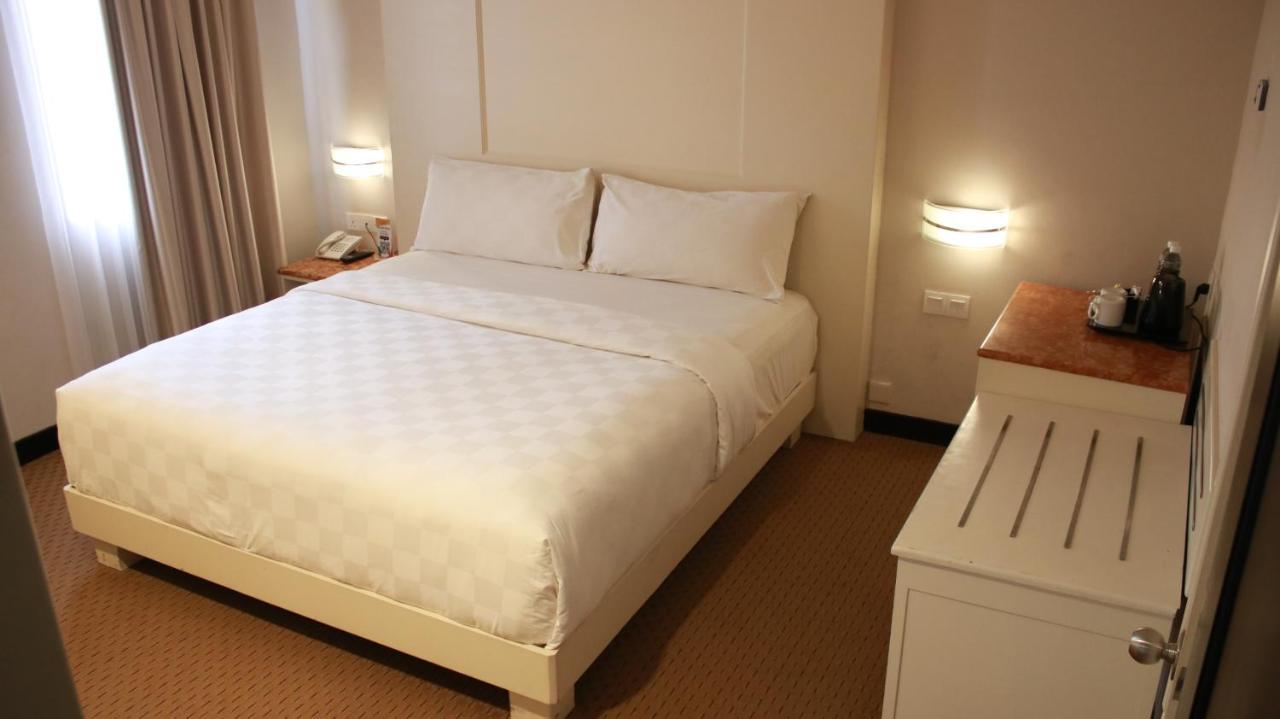 Beverly Hotel Batam Nagoya Exterior foto